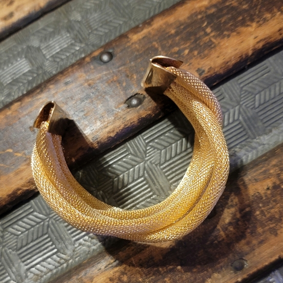 Gold cuff bracelets - Picture 9 of 9